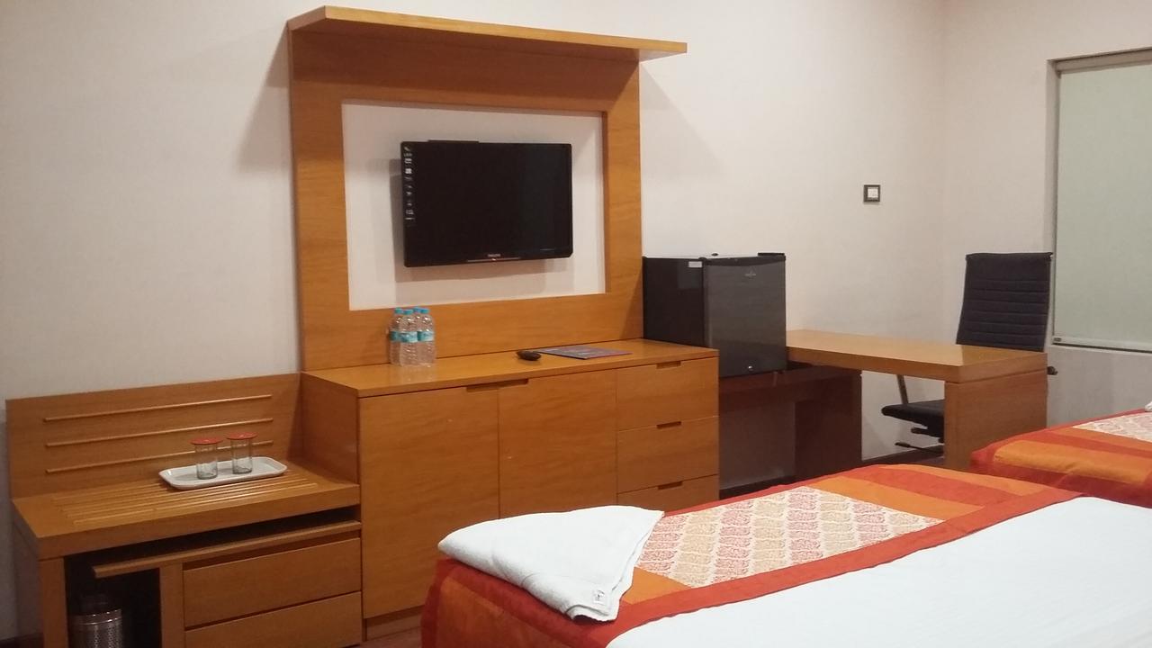 Mourya Lords Inn Kurnool Exterior foto